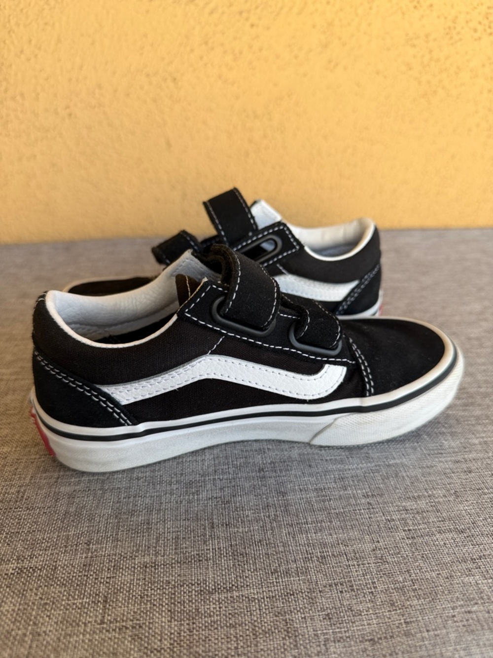 Vans Kids Black and White Velcro Old Skool Sneakers Size 12 - Picture 4 of 5
